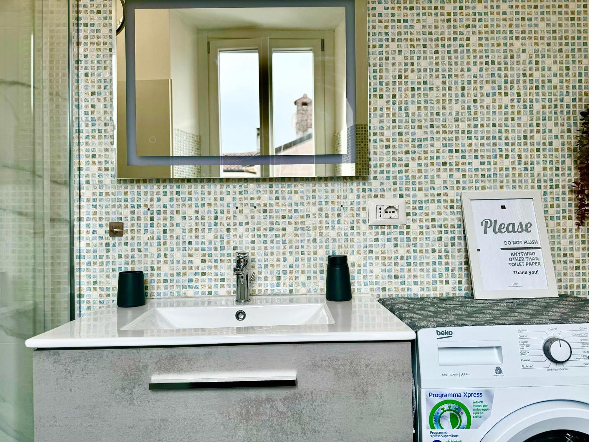 Portatorre Suite, A Charming Apartment In The Heart Of Como, Free Private Parking, Air Conditioning & More! Eksteriør bilde